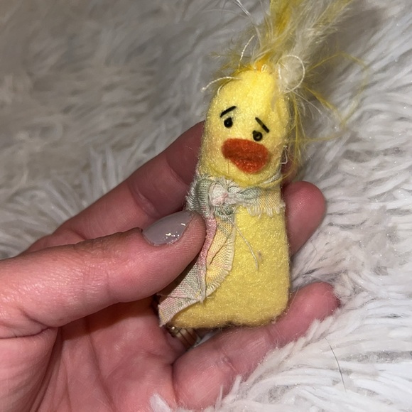 Little ducky good luck pin - Picture 4 of 4